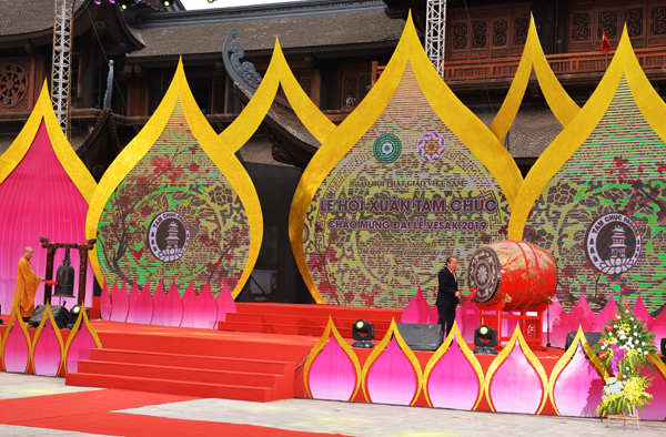 Hà nam: Lễ hội Xuân chùa Tam Chúc