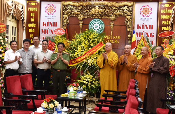 Hà Nội: Giám đốc Công an Thành phố Hà Nội chúc mừng Trung ương GHPGVN nhân Đại lễ Phật đản 2563 . DL. 2019
