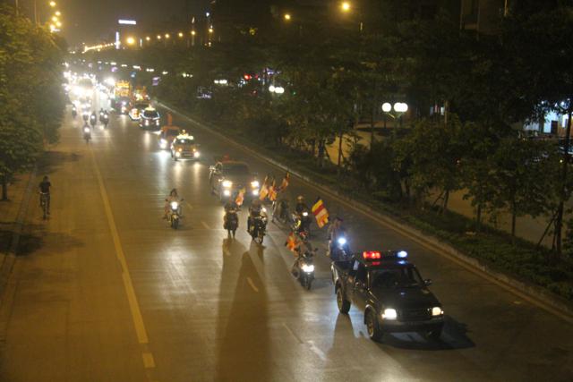 Hà Nội: Lung linh đoàn xe hoa Phật đản của Phật giáo quận Long Biên