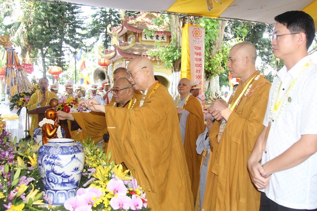 Hà Nội: Đại lễ Phật Đản quận Tây Hồ PL: 2563 – 2019