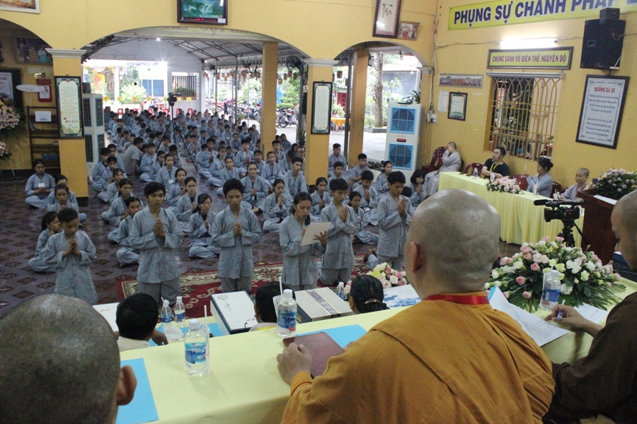 Củ Chi khai giảng khóa tu “Tuổi trẻ học Phật”