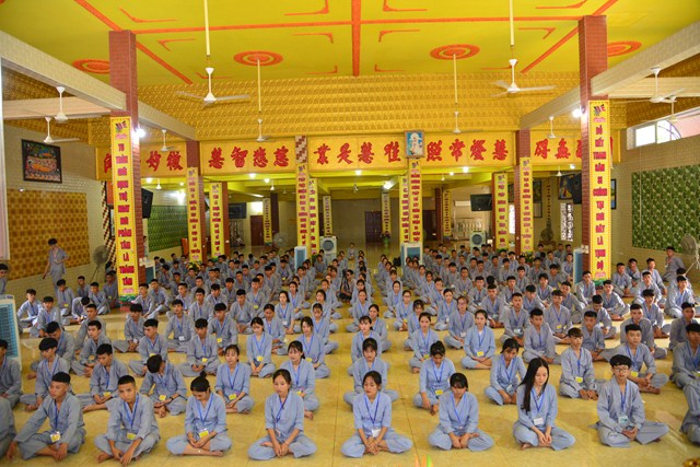 Hải Phòng: Hơn 250 học sinh trường PTTH Quảng Thanh về chùa Vẽ tham dự Khóa tu mùa hè