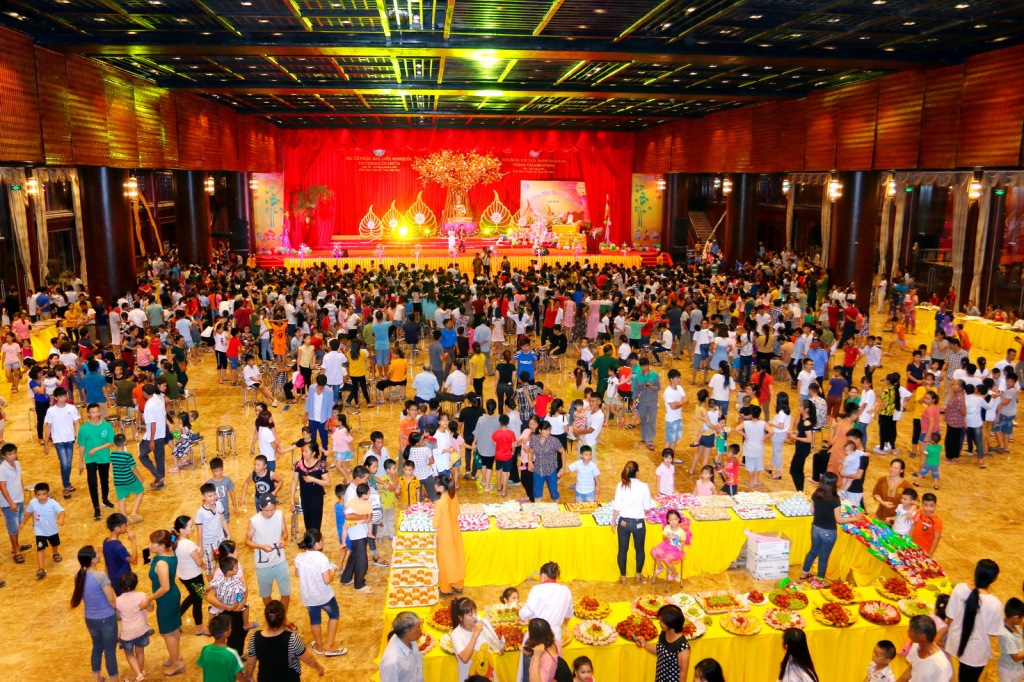 Đêm Trung thu của 2.000 em nhỏ tại chùa Tam Chúc