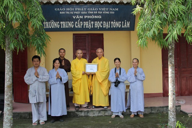 BRVT: Chùa Hoằng Pháp cúng dường Trường Cao Trung Phật học Đại Tòng Lâm