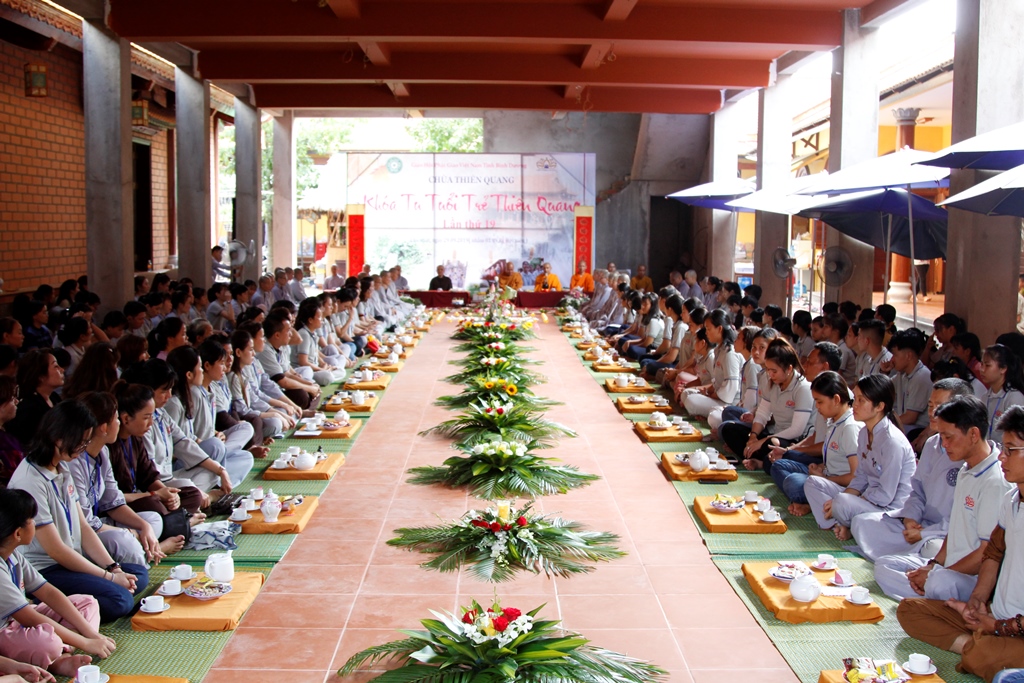 Sinh viên về chùa Thiên Quang, Diên Quang tu học