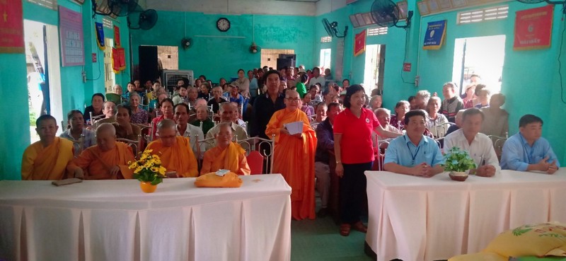 Bình Thuận: Tịnh xá Ngọc Vân cùng các Tịnh xá trao quà đến gia đình có hoàn cảnh khó khăn tại phường Hòa Hương, tỉnh Quảng Nam