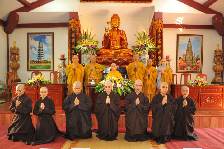 Chùa Bằng: Lễ thế phát xuất gia cho 7 thanh niên Phật tử