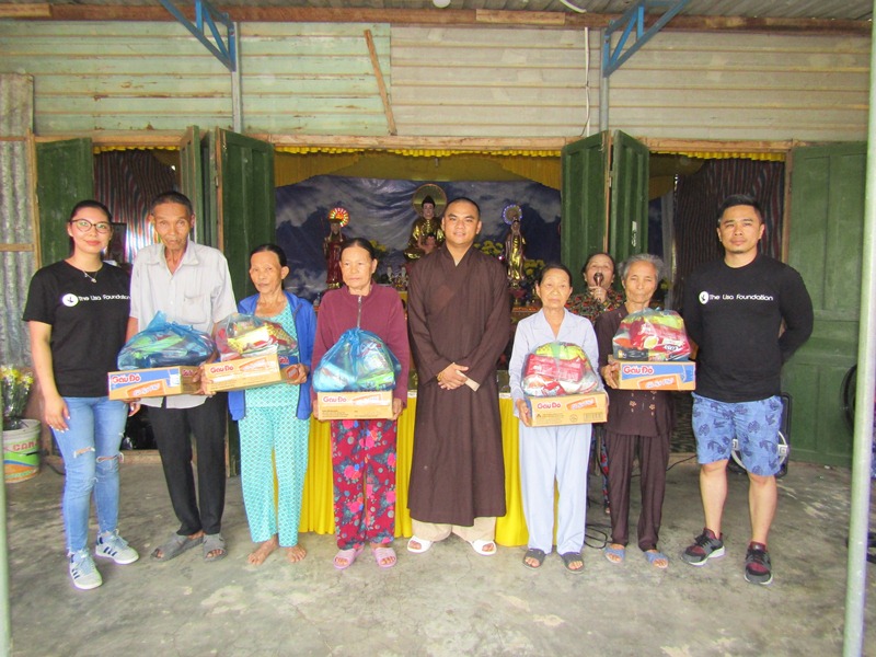 Quảng Nam: Chùa Hòa Hưng tặng quà từ thiện cho người nghèo