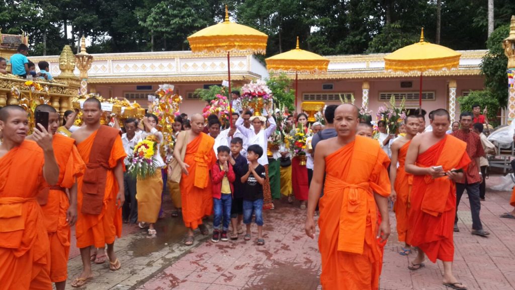Trà vinh: Lễ dâng Y Kathina tại chùa Sa Tha Ram Com Pong Sa La