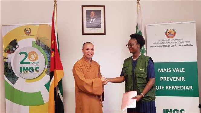 Giáo hội Phật giáo Việt Nam trao tặng 100 tấn gạo hỗ trợ người dân Mozambique