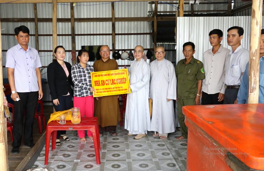 Kiên Giang: Phân Ban Ni giới tỉnh Trà Vinh hỗ trợ trao 2 căn nhà “An cư lạc nghiệp” ở huyện An Minh