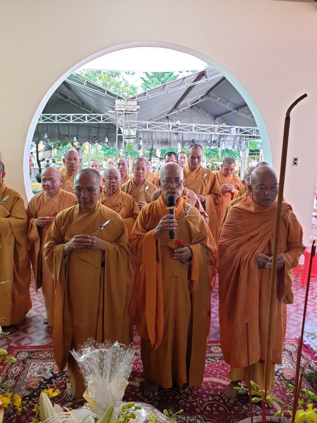 Sóc Trăng: Ban Trị sự Phật giáo tỉnh và các phái đoàn kính viếng Tang lễ Trưởng lão HT.Thích Giác Thuận