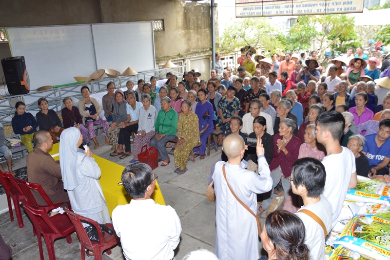 Quảng Nam: Trao tặng 200 phần quà từ thiện tại chùa Phước Ấm