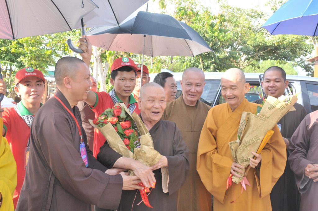 Cần Thơ: Cung đón chư Tôn đức giáo phẩm và Đại biểu quang lâm chứng minh Khóa bồi dưỡng và Khóa tu chuyên ngành Hướng dẫn Phật tử năm 2019