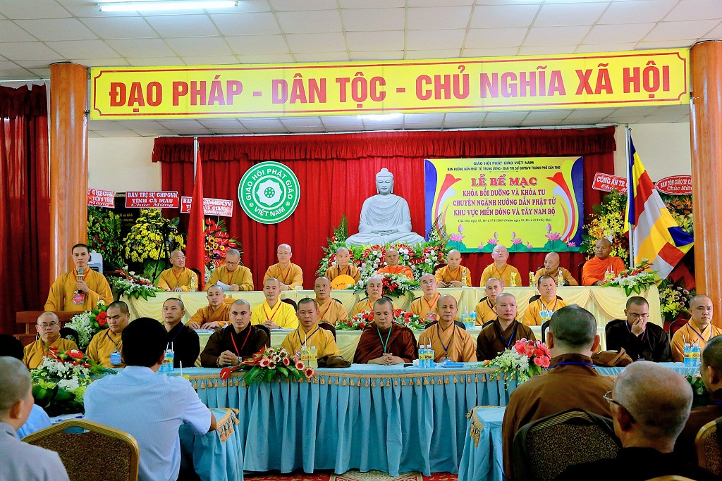 Cần Thơ: Lễ bế mạc Khóa bồi dưỡng và Khóa tu chuyên ngành Hướng dẫn Phật tử khu vực miền Đông và Tây Nam Bộ