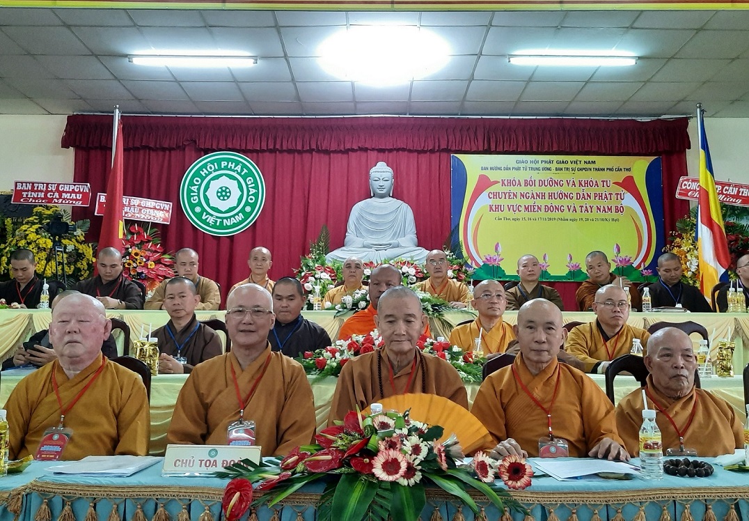 Cần Thơ: Báo cáo tổng kết khóa bồi dưỡng - khóa tập huấn chuyên ngành hướng dẫn Phật tử khu vực miền Đông và miền Tây Nam bộ của Ban Hướng dẫn Phật tử TW