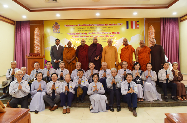 Hà nội: Đoàn Phật giáo Sri Lanka đến thăm, chúc sức khỏe Trung ương Giáo hội Phật giáo Việt Nam.