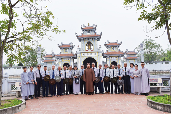 Ngày thứ 2 đoàn Phân ban Gia đình Phật tử  Trung ương thăm viếng tổ đình, tự viện phía Bắc.