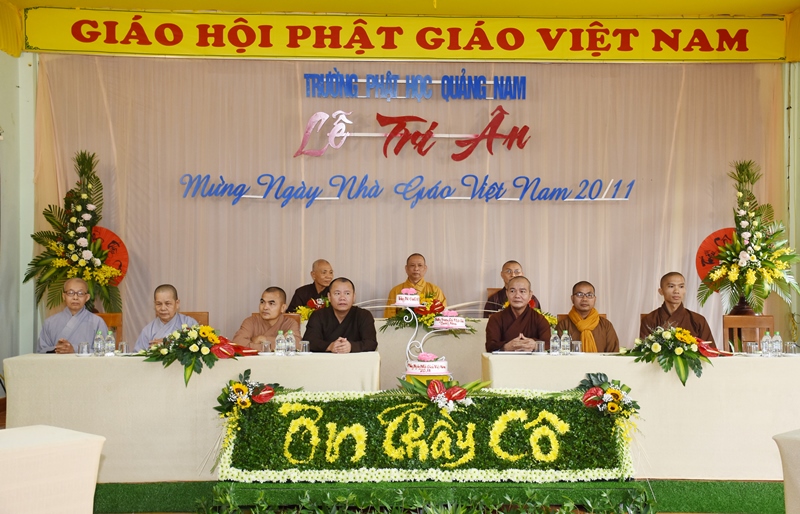 Quảng Nam: Tăng Ni sinh Trường Phật học tổ chức lễ tri ân 20-11