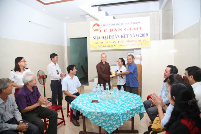 Đà Nẵng: Chùa Bà Đa tổ chức bàn giao nhà Đại đoàn kết tại quận Ngũ Hành Sơn
