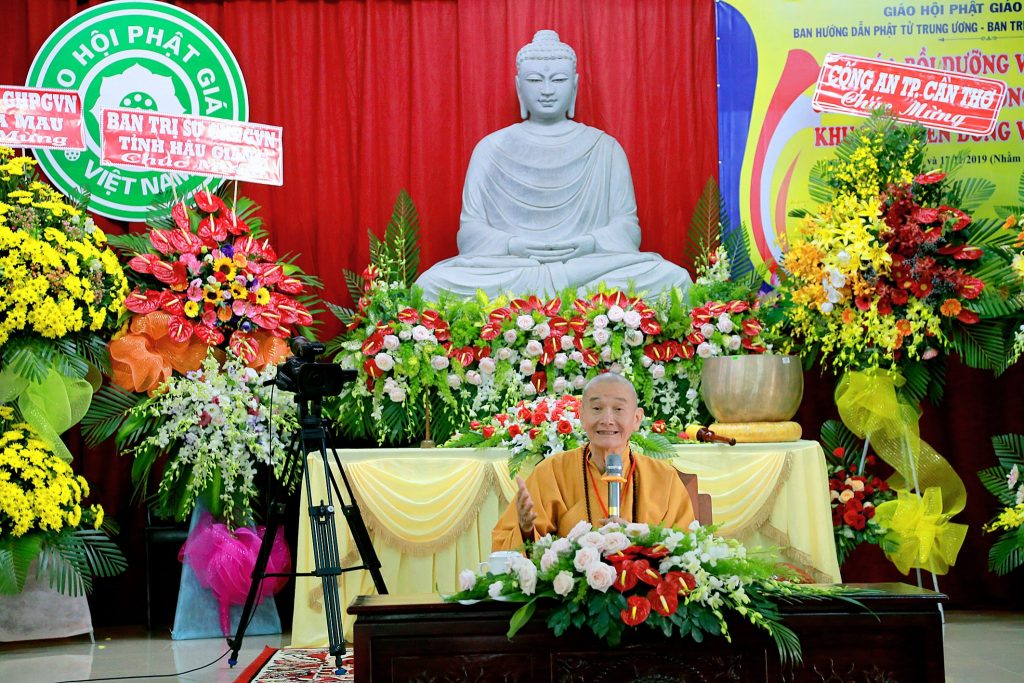 CẦN THƠ: HT. Thích Thanh Hùng chia sẻ Pháp thoại cho hơn 1.200 Phật tử tại Thiền viện Trúc Lâm Phương Nam