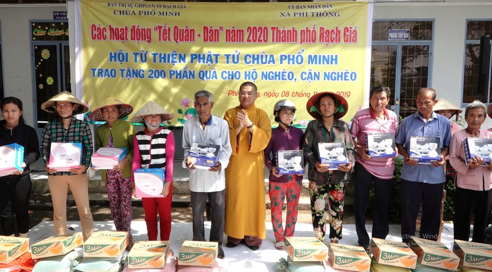 Kiên Giang: Hội từ thiện chùa Phổ Minh tặng 200 phần quà tại xã Phi Thông