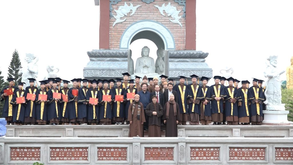 Hà Nội: Lễ bế giảng và trao bằng tốt nghiệp ngành Đại học ngữ văn hệ vừa làm vừa học khóa I niên khóa 2015 -2019 cho 46 Tăng Ni sinh tại Trường trung cấp Phật học Hà Nội