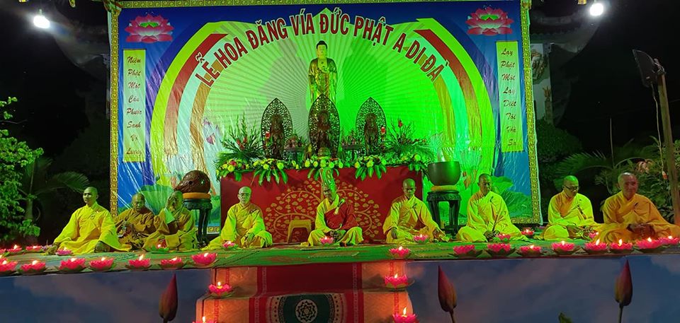 Bình Thuận: Ấm áp đêm Hoa đăng Vía Đức Phật A di Đà tại chùa Tiên Phước