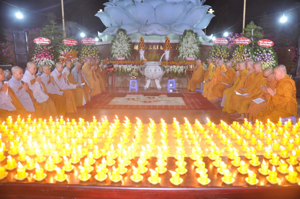 Tiền Giang: Đêm Hoa đăng Vía đức Phật A Di Đà năm 2019 tại chùa Vĩnh Tràng