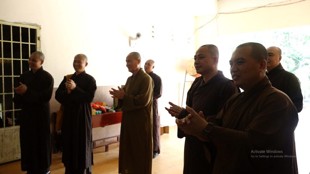Kiên Giang: Chư Tôn đức HĐTS thăm Trung tâm TTXH Phật Quang
