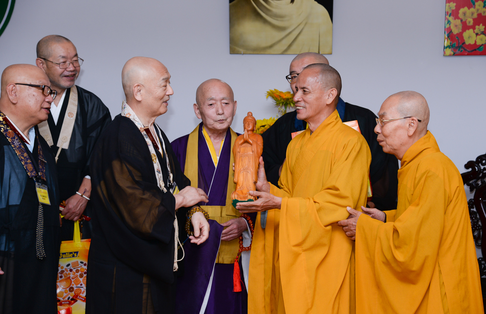 TPHCM: Đoàn Phật Giáo Nhật Bản thăm chư Tôn đức Văn phòng 2 TƯ