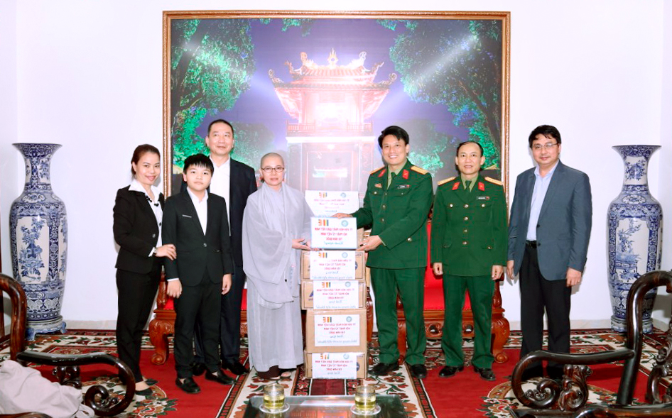Hà Nội: Phật giáo Việt Nam tại Hàn Quốc thăm, tặng quà khu cách ly người về từ vùng dịch Covid-19