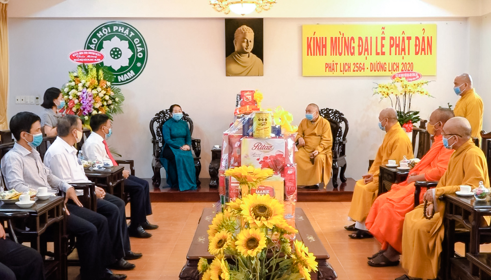 Thành uỷ TP.HCM chúc mừng Phật Đản chư Tôn đức lãnh đạo Giáo hội