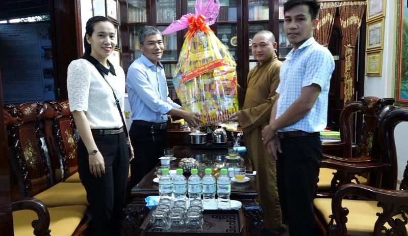 Quảng Nam: Công an tỉnh thăm chúc mừng Phật đản Ban Thông tin Truyền thông Phật giáo tỉnh