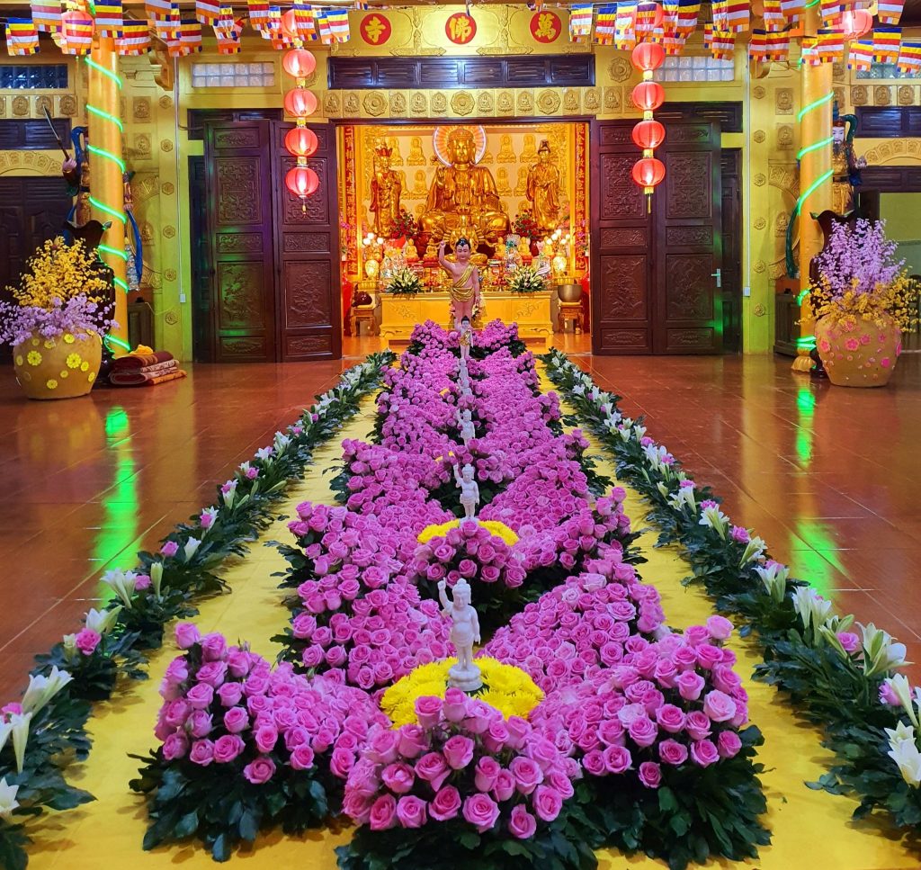 Gia Lai: Trang nghiêm Đại lễ Phật đản PL.2564 tại chùa Vạn Phật