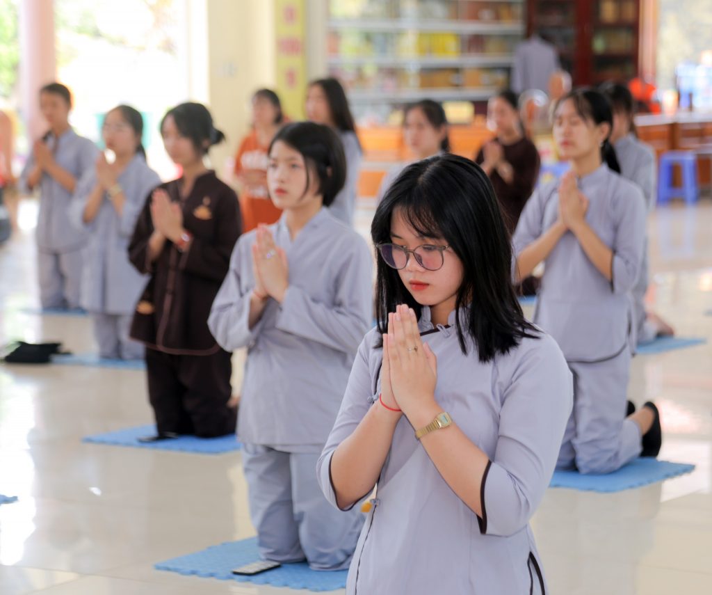 Nghệ An: Chùa Chí Linh tổ chức lễ “Quy y Tam bảo” cho 112 bạn thanh niên phát nguyện làm đệ tử Phật