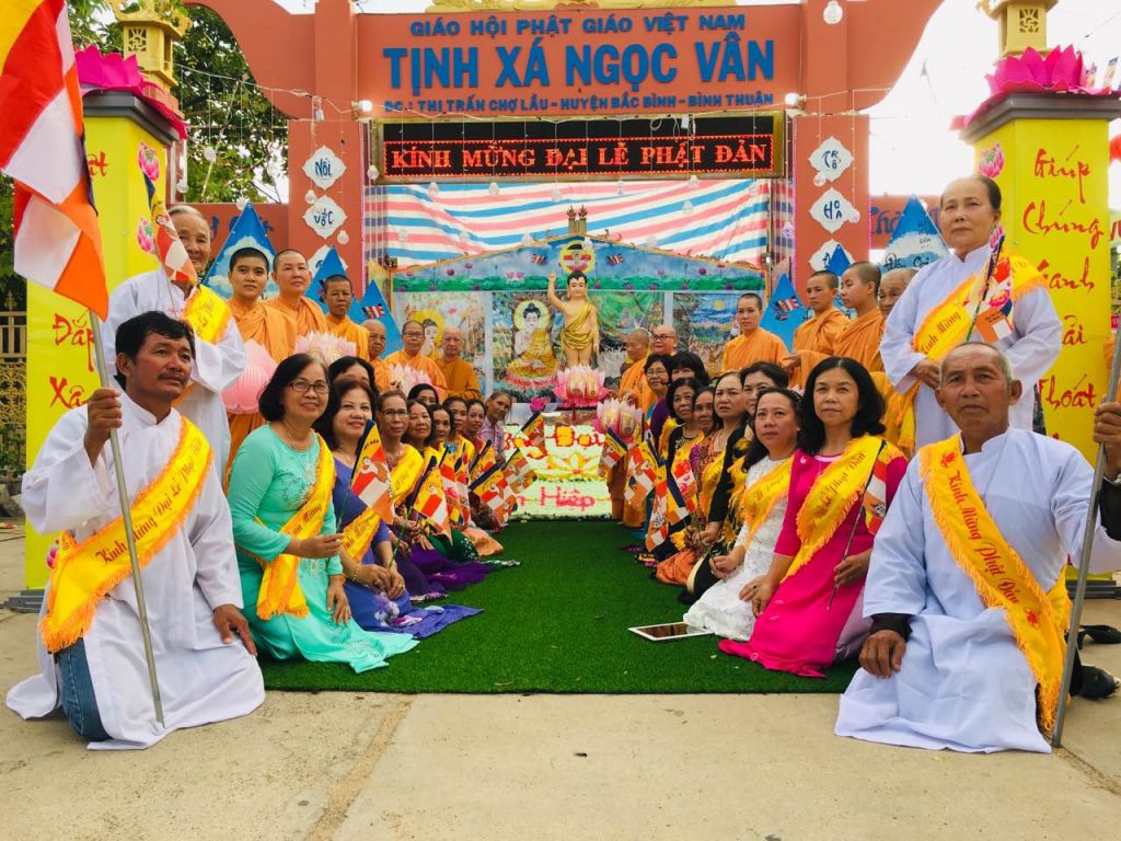 Bình Thuận: Tịnh xá Ngọc Vân kính mừng Phật Đản và trao quà từ thiện