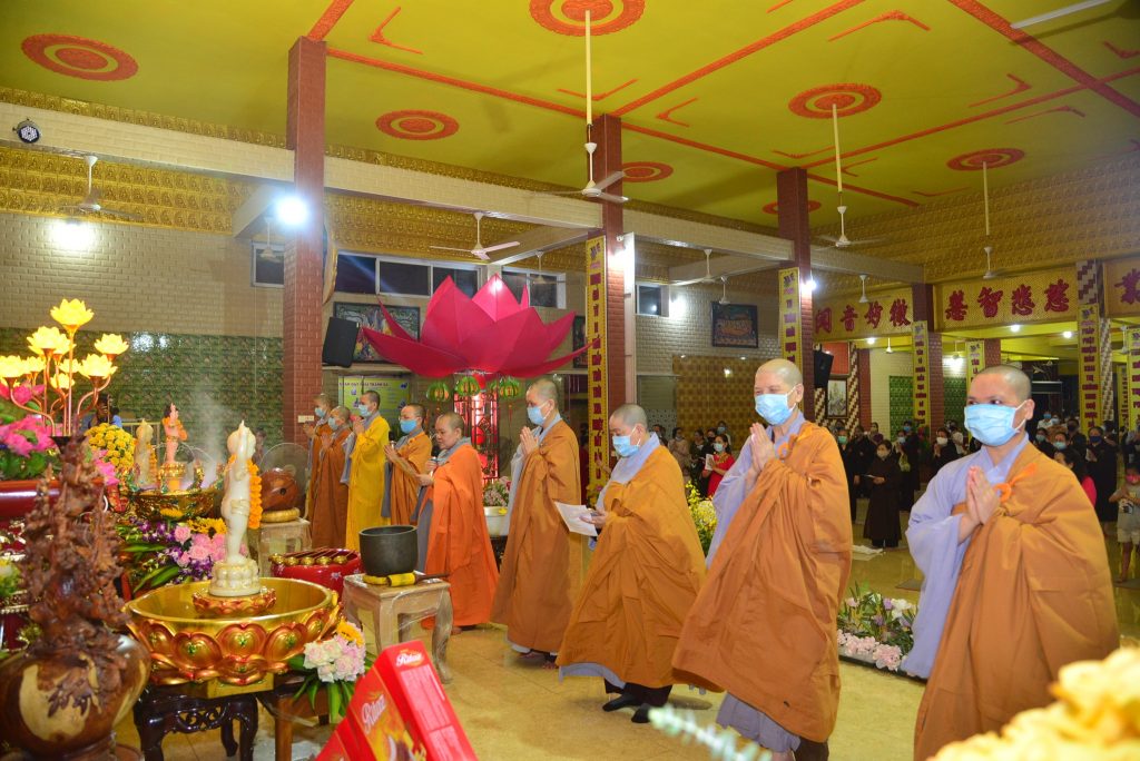 Hải Phòng: Lễ Quy Y Tam Bảo và Lễ tắm Phật kính mừng Phật đản PL. 2564 tại chùa Vẽ