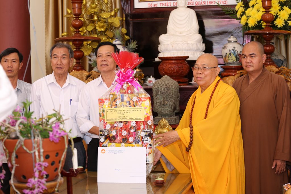 Kon Tum: BTS GHPG tỉnh đến thăm, chúc mừng Phật đản các cơ sở tự viện