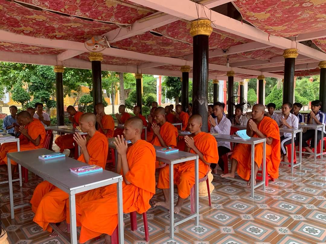 Trà Vinh: Ban Giáo dục Hội Đoàn kết Sư sãi Yêu nước huyện Cầu Kè thăm Tăng thí sinh lớp sơ cấp Phật học tại chùa Prơm