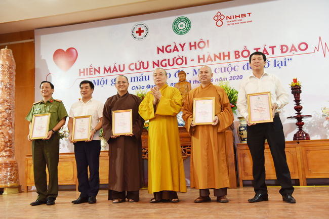 Hà Nội: Trung ương GHPGVN tổ chức chương trình “Ngày hội hiến máu cứu người – Hành Bồ tát đạo” tại chùa Quán Sứ