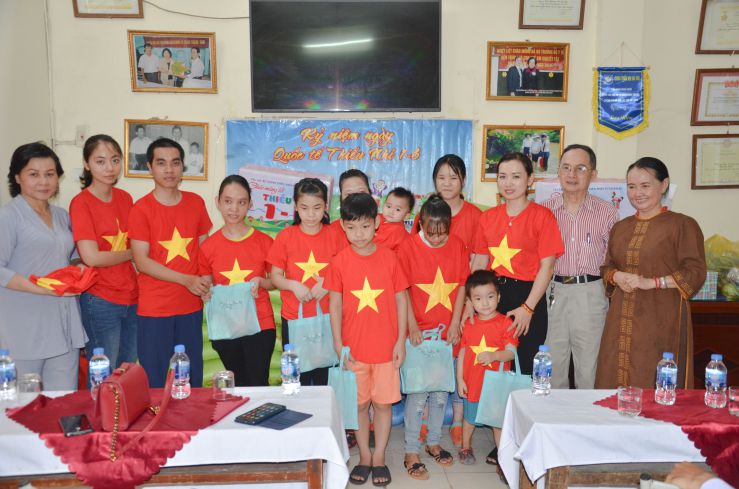 Hà Nội: Câu lạc bộ Thanh thiếu niên Phật tử Quán Sứ chúc mừng ngày Quốc tế thiếu nhi 1.6.