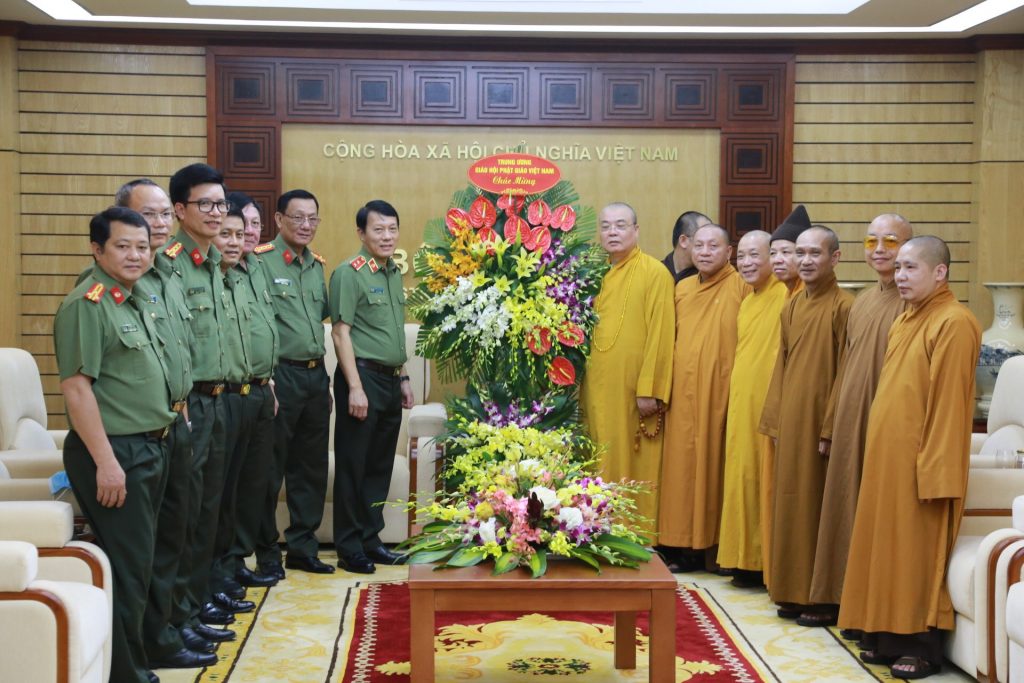 Hà Nội: TƯ GHPGVN đã đến thăm, chúc mừng Bộ Công an nhân dịp 75 năm ngày thành lập Công an nhân dân, 15 năm ngày Quốc Phòng toàn dân.