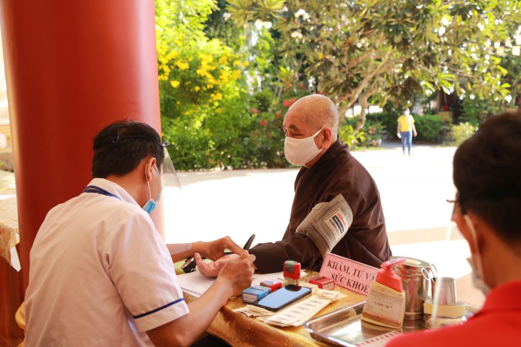 Đồng Tháp: Tăng Ni, Phật tử tham gia hiến máu nhân đạo nhân mùa dịch Covid
