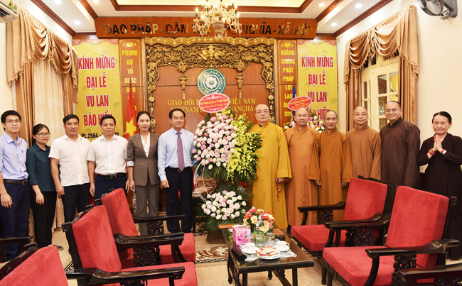 Hà Nội: Ban Tôn giáo Chính phủ thăm và chúc mừng chư Tôn đức giáo phẩm lãnh đạo TƯ GHPGVN nhân mùa Vu Lan Báo Hiếu PL. 2564