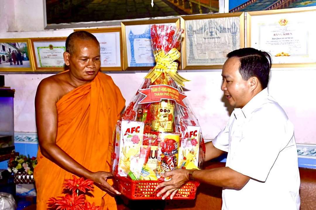Trà vinh: Lãnh đạo tỉnh thăm và chúc mừng các chùa Phật giáo Nam tông Khmer nhân lễ Sêne Đônta năm 2020.