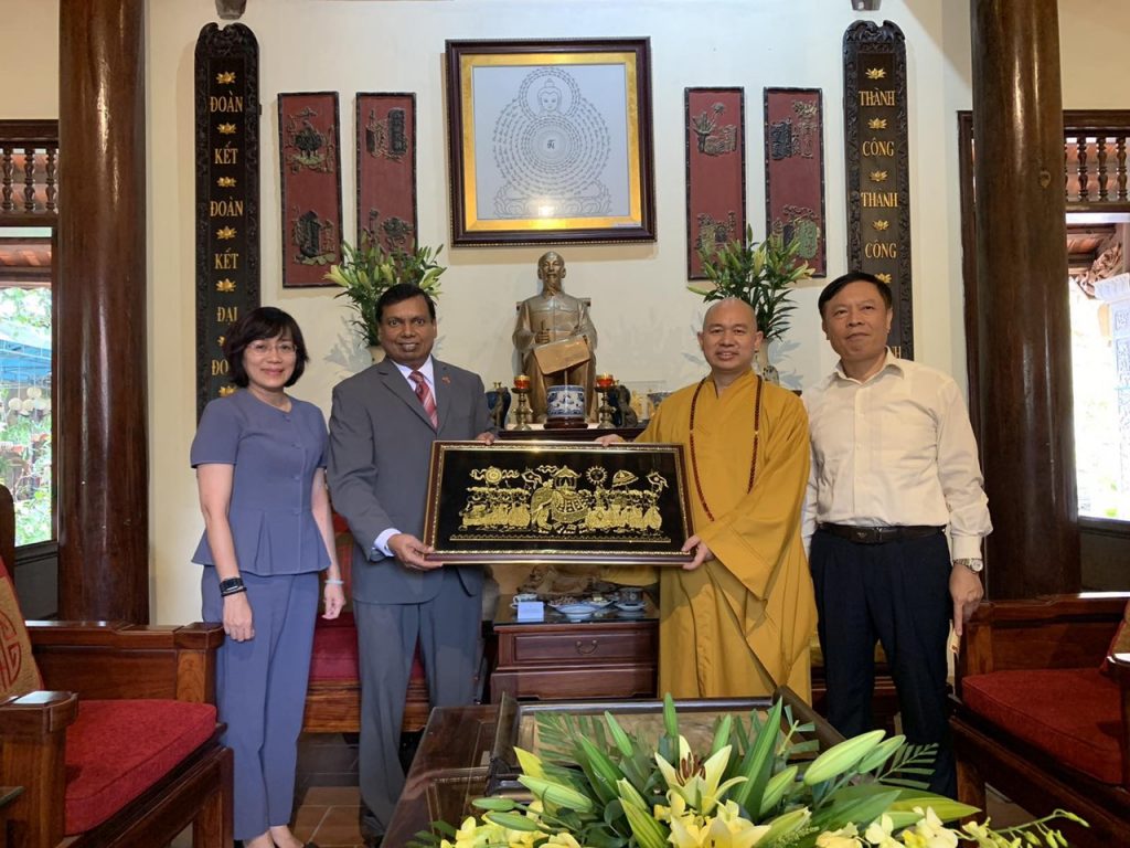 Bắc Ninh: Ngài Đại sứ Srilanka thăm chùa Phật Tích