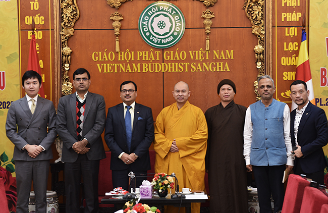 Hà Nội: Phó Đại Sứ Ấn Độ SUBHASH P GUPTa đến thăm và làm việc tại trụ sở Trung ương Giáo Hội Phật giáo Việt Nam