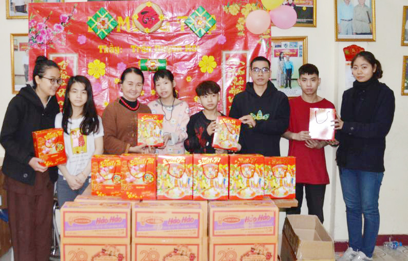Hà Nội: CLB Thanh thiếu niên Phật tử Quán sứ thăm và tặng quà tại Trung tâm dạy nghề nhân đạo và tạo việc làm cho trẻ em khuyết tật nhân dịp Tết Tân Sửu