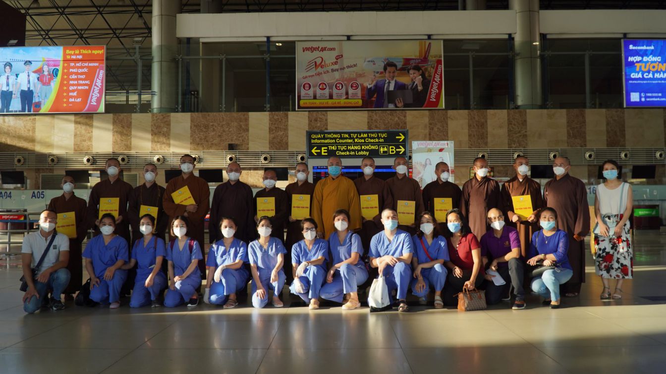 Hà Nội: Lãnh đạo Giáo hội tiếp tục tiễn 10 vị Tăng tình nguyện vào Nam tham gia chống dịch